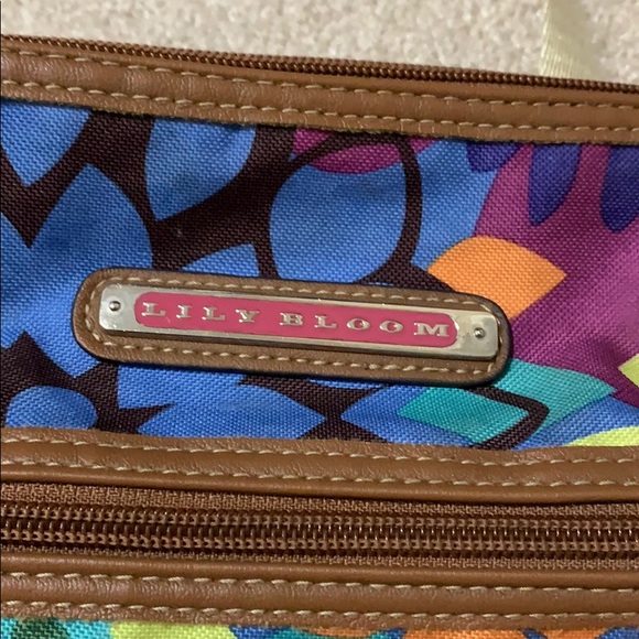 Vibrant Lilly Bloom cross body purse - Picture 2 of 7
